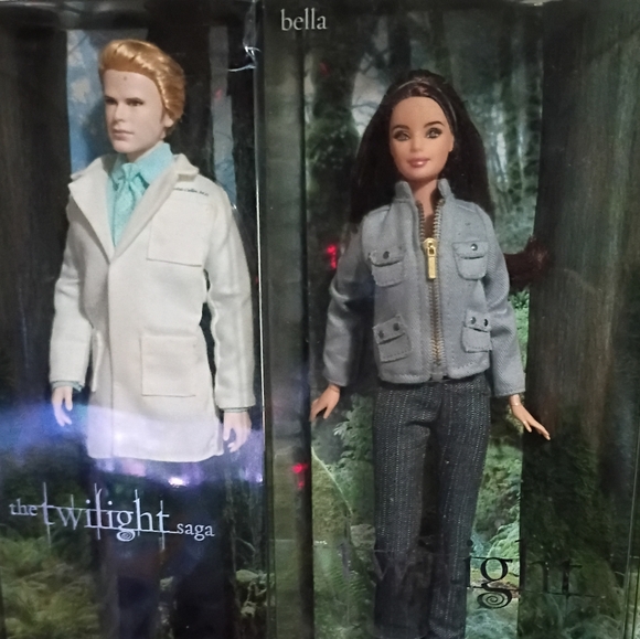 Twilight Saga Barbie Doll Set - Picture 4 of 9